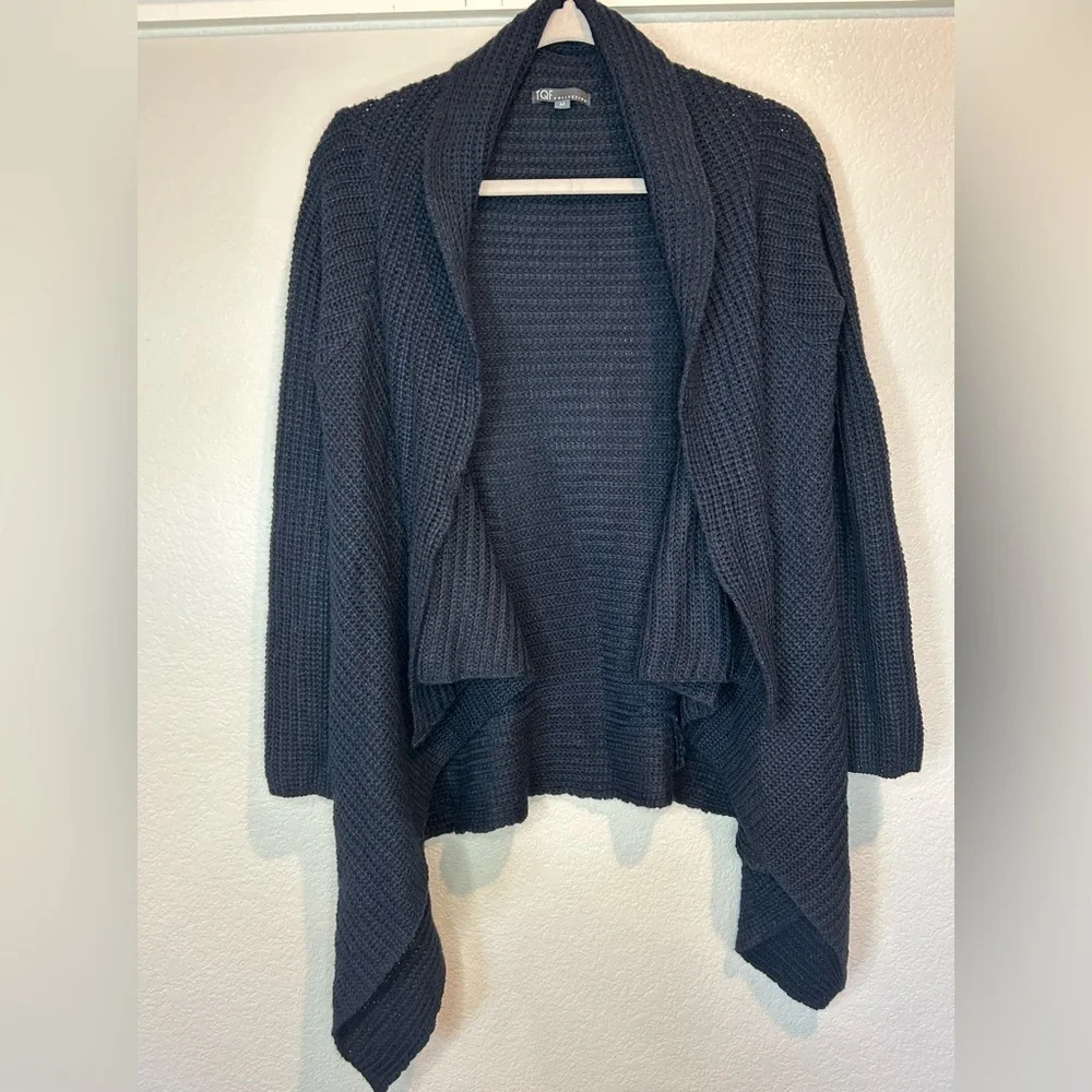 B11.07 TQF Collection Cable Knit Handkerchief Open Cardigan Navy M